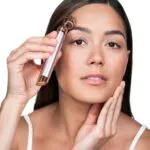 أداة-تدليك-الوجه-بالاهتزاز-فلوليس-كونتور-تعمل-بالبطارية—Flawless-Contour-Vibrating-Facial-Roller-&-Massager
