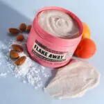 سكرب-الجسم-فلاك-أواي-من-سوب-اند-جلوري-Soap-&-Glory-Flake-Away-Shea-Butter-Sugar-And-Apricot-Seed-Spa-Body-Scrub
