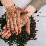 مقشر الوجه بجوز الهند والقهوة من سانت ايفز (ستيفز) st- ives ENERGIZING COCONUT & COFFEE FACE SCRUB 170gm (1)