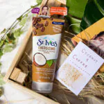 مقشر الوجه بجوز الهند والقهوة من سانت ايفز (ستيفز) st- ives ENERGIZING COCONUT & COFFEE FACE SCRUB 170gm (1)